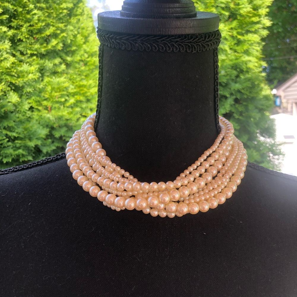 Elegant Pearl Necklace